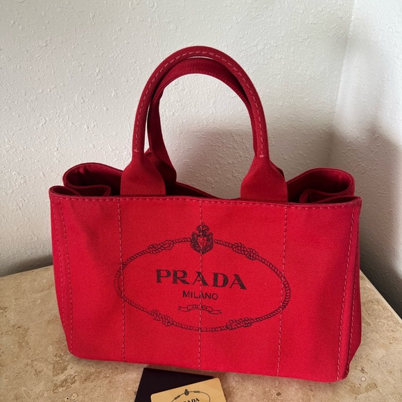 Prada canapa - Picture 2 of 12